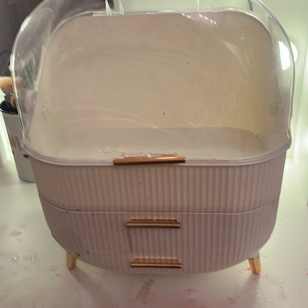 A little dirty, but easy to wash with cleaning stuff